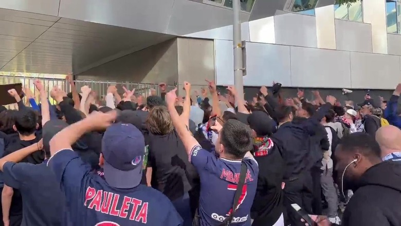 Iku pa lejen e klubit, tifozët e Paris SG në protestë për Messi-n dhe Neymar! Kërkojë largimin (VIDEO)