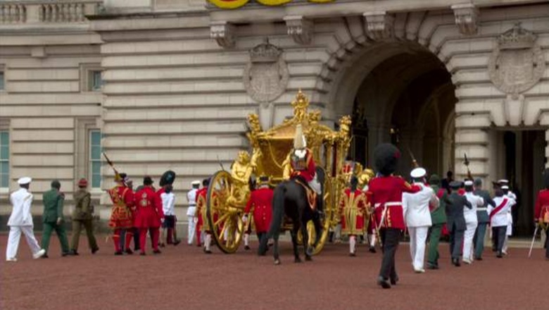 Mbreti dhe Mbretëresha kthehen në Buckingham