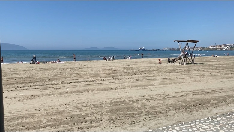 Nis plazhi në Durrës dhe Vlorë, popullohet bregdeti! Fluks në Morinë, shqiptarët nga Kosova dynden drejt qyteteve bregdetare