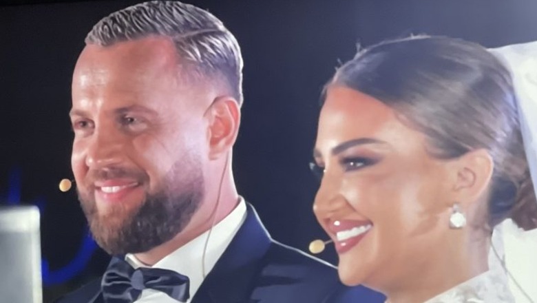 Luizi dhe Kiara kurorëzojnë lidhjen e tyre “live”, I marton Erion Veliaj (VIDEO)