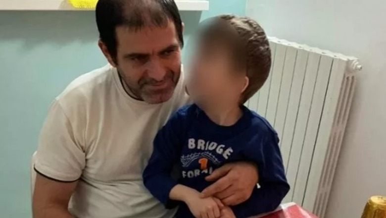 Prekëse/ 5-vjeçari shqiptar u fsheh pas divanit, ja si i shpëtoi babait të tij i cili vrau motrën dhe plagosi nënën e tij