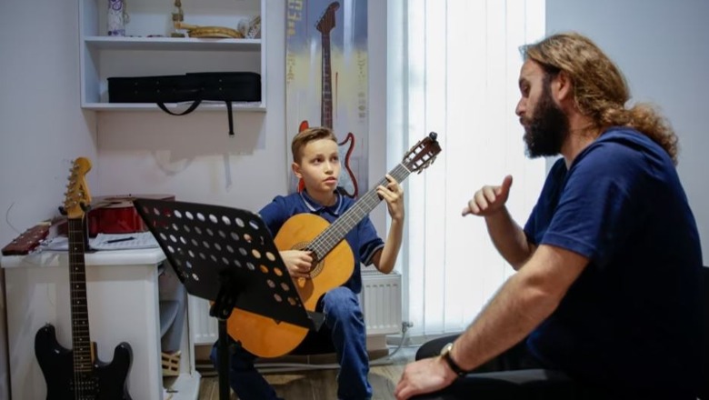 “Evropiani i Vitit” nga Kosova ëndërron t'i bjerë kitarës përtej kufijve! 11-vjeçari i talentuar: Po përgatitem për festivalin e radhës