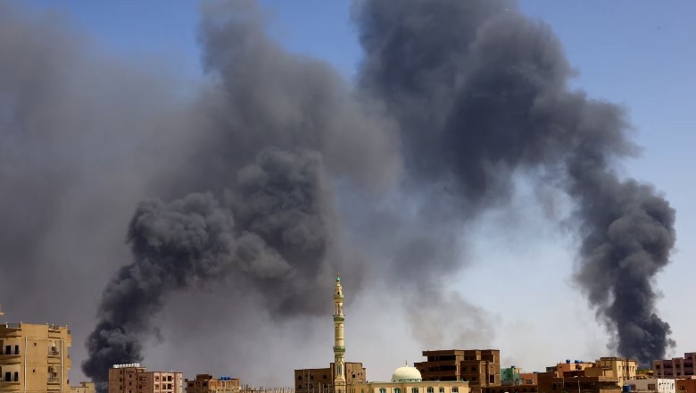 Qindra të vdekur nga luftimet në Sudan, forcat paramilitare rinisin bisedimet për paqe 