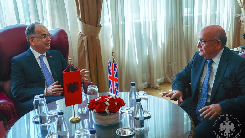 Presidenti Begaj takohet me të dërguarin e qeverisë britanike për Ballkanin Perëndimor, Lord Stuart Peach 