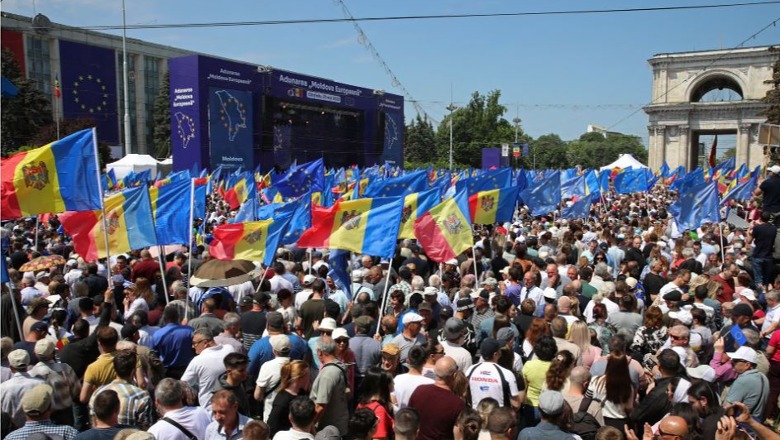 Moldavi, dhjetëra mijëra qytetarë tubim pro-evropian! Presidentja zotohet: Deri në 2030-ën do jemi pjesë e BE-së