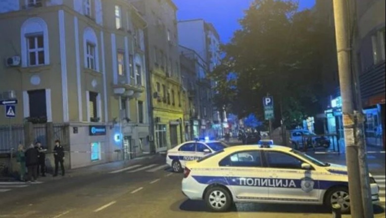 Të shtëna me armë para një restoranti në Beograd! Plagosen 2 persona