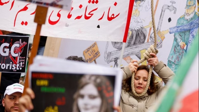Gratë iraniane protestojnë kundër ekzekutimeve brenda burgut