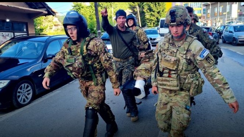 Shpërndarja e protestuesve në Zveçan, plagosen disa ushtarë të KFOR-it