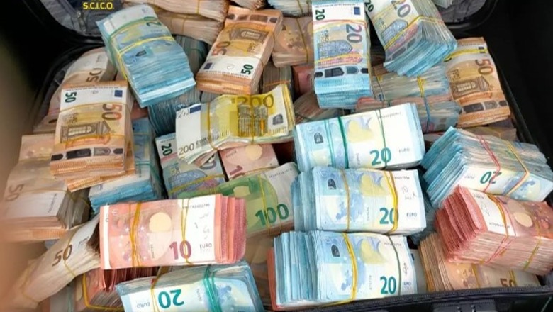 VIDEO/ Goditet grupi kriminal i pastrimit të parave, 33 të arrestuar në Itali dhe Spanjë, mes tyre edhe shqiptarë! Sekuestrohen 18.5 milionë euro pasuri