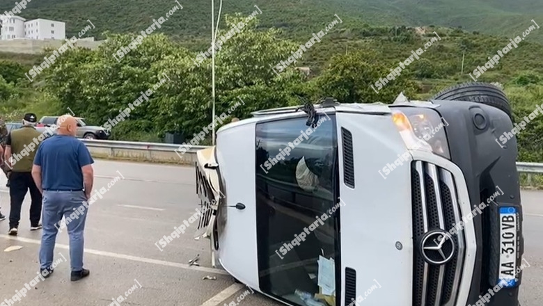 Aksident i rëndë në aksin Pogradec-Qafë Thanë, furgoni devijon nga rruga dhe përmbyset