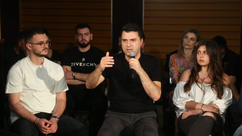 Basha me të rinjtë në Vlorë, ironizon Berishën: Ku është revolucionin që do e rrëzonte për 6 muaj Ramën? S’jam bërë pishman që e përjashtova