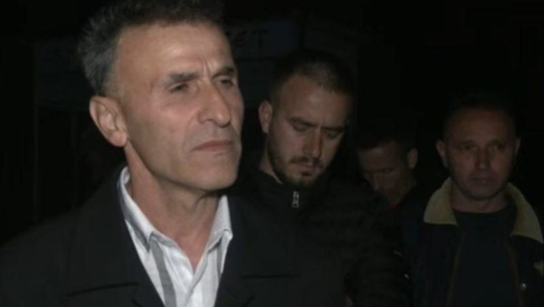 Mbi 60 orë pa dalë nga zyra, kryetari i komunës së Leposaviçit në veri të Kosovës: Po hamë bukë si në hotel, policia sjell ushqimin kur ndërron turnet