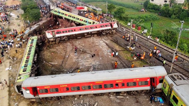 Tragjedi në Indi, përplasen 2 trena, 288 viktima e rreth 850 të plagosur
