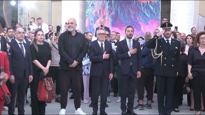 Personazhe publikë, muzikë nga Sanremo e fishekzjarrë! Si u festua 77-vjetori i Republikës Italiane në Tiranë, ambasadori Bucci: Shqipëria e Italia, si një popull i madh
