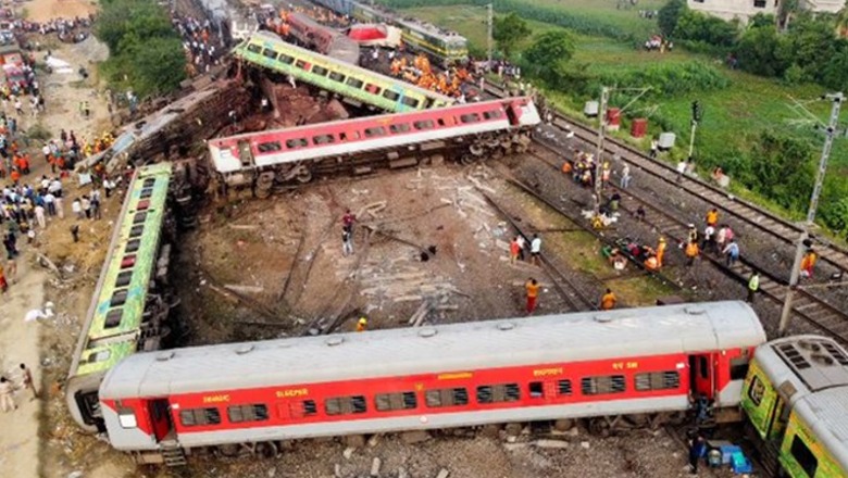 Përplasja tragjike e trenave në Indi, trupat e më shumë se 50 viktima ende të paidentifikuara! Familjarët në pritje të analizave të ADN-së