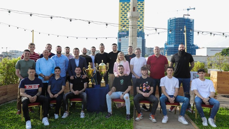 U shpallën kampionë, Veliaj pret djemtë e volejbollit dhe basketbollit: Ekipi që sjell kupë apo medalje në Tiranë shpërblehet me premio