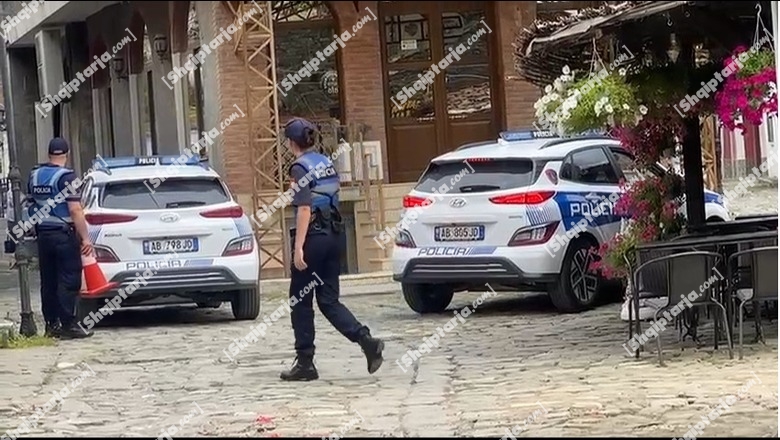 VIDEO/ Sherr në hyrje të Kalasë në Elbasan, plagoset një person