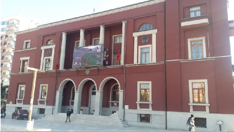 Nën akuzë për shpërdorim detyre dhe korrupsion, Report TV zbardh emrat e 5 prej ish-zyrtarëve të bashkisë së Durrësit për të cilët janë firmosur urdhër arreste