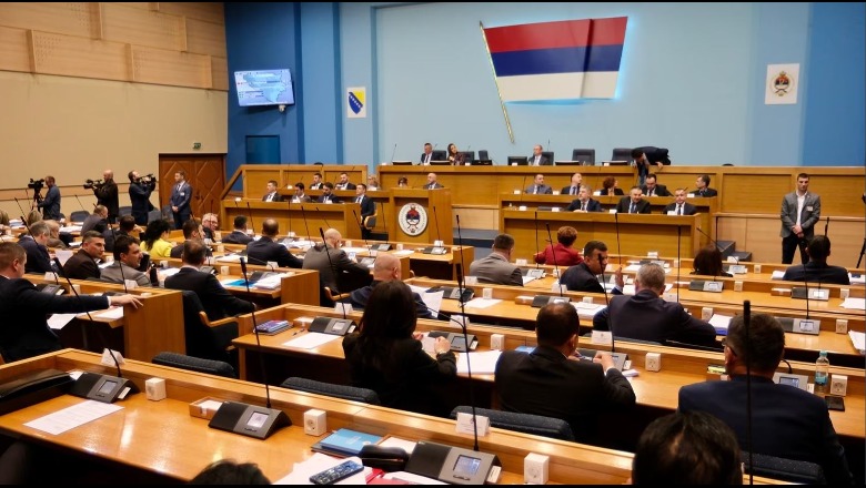 Parlamenti i Republikës Sërpska harton rezolutë, u kërkon shteteve të BE të tërheqin njohjen e Kosovës