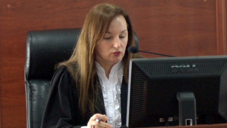Gjyqtarja e Durrësit, Shpëtime Pitaku, denoncon vjedhjen e banesës! Thotë se i morën 2 mijë euro dhe bizhu 