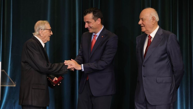 Juristët Luan Omari, Ismet Elezi dhe Niazi Jaho nderohen me titullin ‘Mirënjohja e Qytetit’, Veliaj: Tirana vlerëson këdo që i shërben