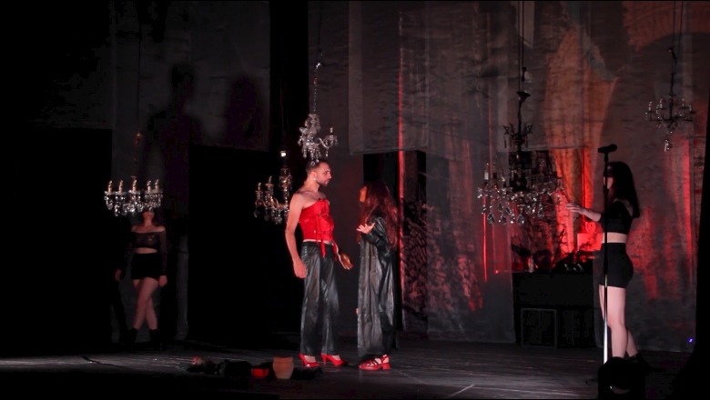 ‘Antigonea’, tragjedia e Sofokliut! Teatri italian i Pulias shfaqje në skenën e Gjirokastrës