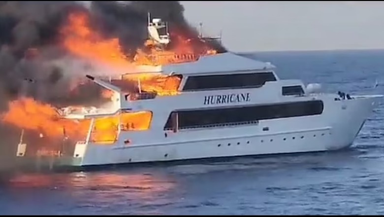 Shpërthen në flakë varka në Detin e Kuq në Egjipt, tre britanikë të zhdukur (VIDEO)