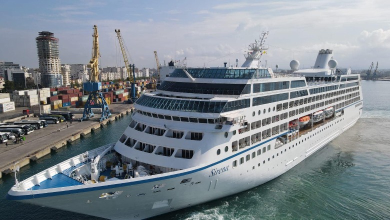 FOTOLAJM/ Sezoni turistik, kroçiera 'Sirena' sjell 636 turistë amerikanë në portin e Durrësit