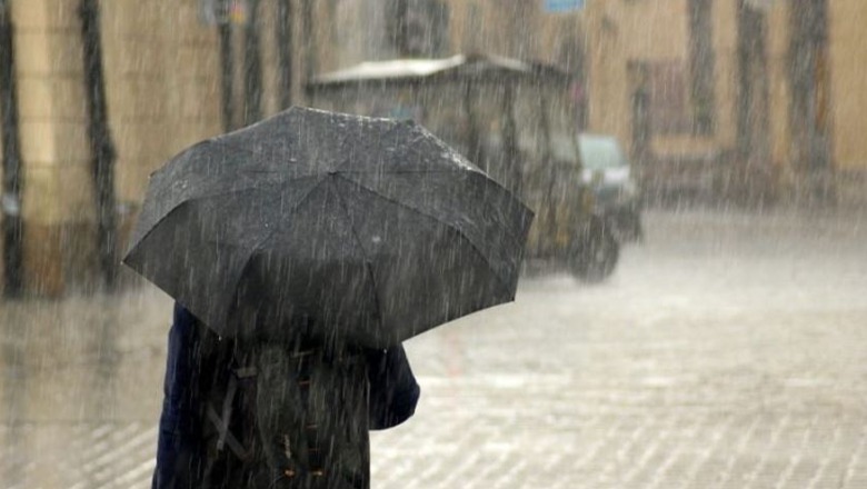 Kujdes! Nesër reshje intensive në të gjithë vendin! Në Shkodër, e Lezhë mund të ketë vërshime të shpejta të lumenjve e rrëshqitje dherash