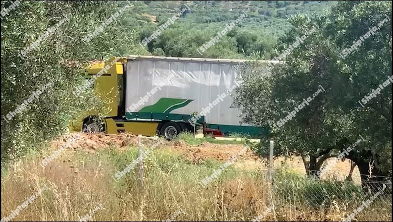VIDEO/ Vlorë, gjendet gomonia brenda kamionit, dyshohet se do përdorej për trafik! Dy të arrestuar, ishin në kërkim ndërkombëtar