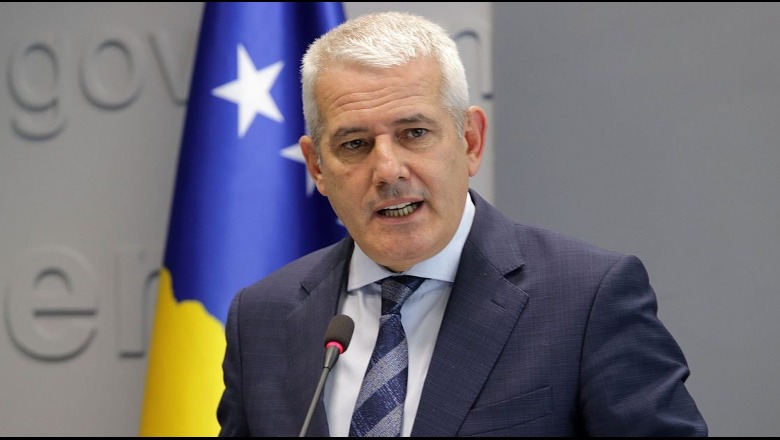 Sveçla: Nëse Vuçiç futet pa leje në Kosovë e arrestojmë
