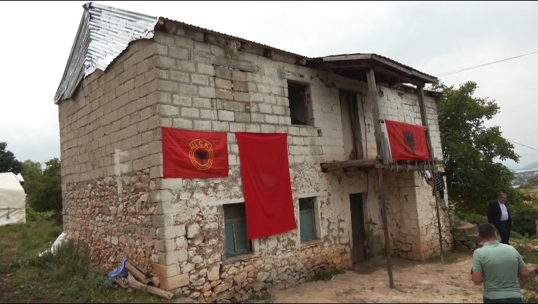 Shtëpia bazë e UÇK-së, zbulohen pllakat përkujtimore në Kukës! Për më shumë se dy dekada, hapën dyert për luftëtarët shqiptarë