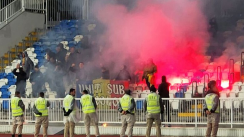 VIDEO/ Thirrje kundër Kosovës mes Prishtinës, policia nxjerr nga stadiumi tifozët e Rumanisë
