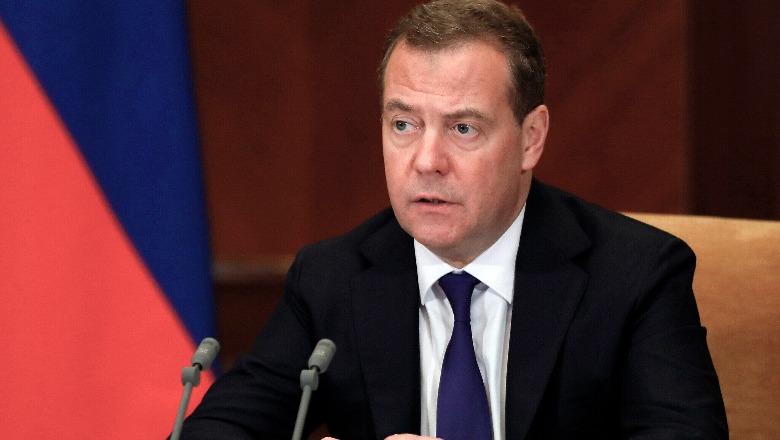 Medvedev: Macron duhet të jetë në krah të Parisit dhe jo të Kievit