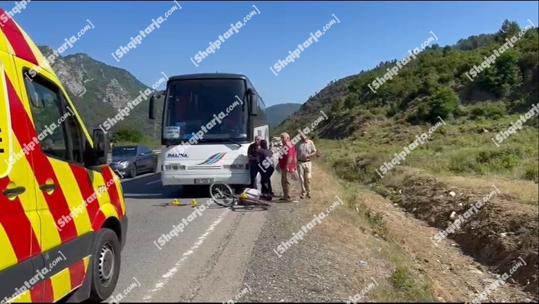 Aksident i rëndë në Rrugën e Kombit, autobusi me targa të Kosovës përplas për vdekje të moshuarin që lëvizte me biçikletë