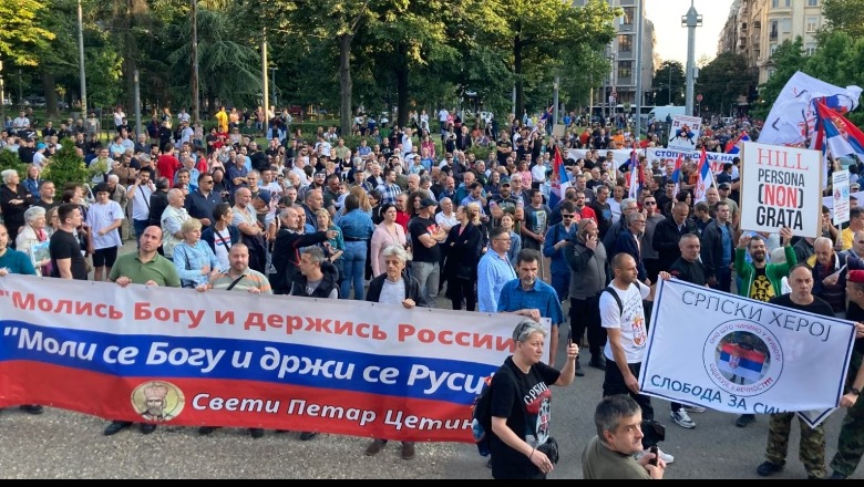 Protestë nga opozita në Beograd, gjuhë urrejtjeje ndaj shqiptarëve dhe thirrje për dorëheqjen e Vuçiçit