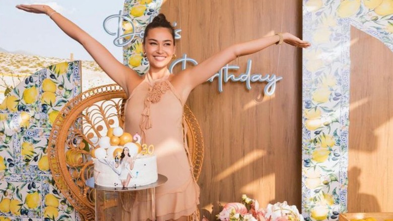 FOTO/ Adrola Dushi feston ditëlindjen, modelja organizon festë madhështore për 30-vjetorin e saj: Jam njeri i llastuar nga fati