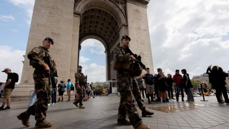 Franca shtrëngon masat e sigurisë pas trazirave, 7 mijë policë do të vendosen në Paris dhe zonat përreth