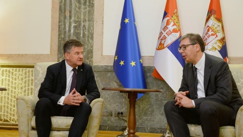 Lajçak në Beograd: Bisedova me Vuçiçin për kthimin në dialog! Presidenti serb: Komuniteti ndërkombëtar të angazhohet për të ulur tensionet