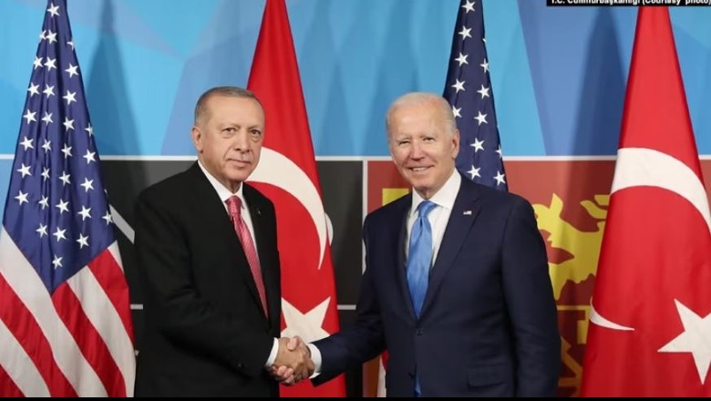 Biden-Erdogan bisedë telefonike mbi anëtarësimin e Suedisë në NATO