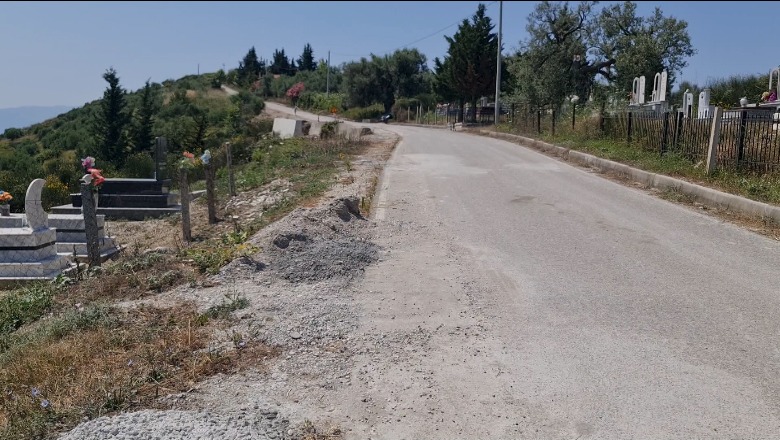 Mallakastër, rruga e re e Bylisit mes varrezave të fshatit! Banorët në protestë: Po na dëmtojnë varret e të parëve