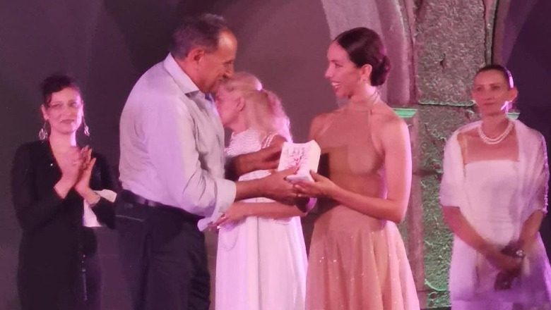 'Premio Capri Danza International' me yjet botërorë të kërcimit! Adela Muçollari vlerësohet me çmim 'Karriere'! Të ftuar dhe Eno Peçi me Anbeta Toromanin