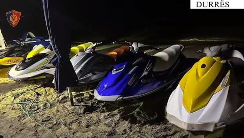 Jepnin me qira mjete lundruese në plazhe pa leje, nën hetim 2 administratorë në Durrës! Sekuestrohen 10 Jet Ski dhe motoskafë