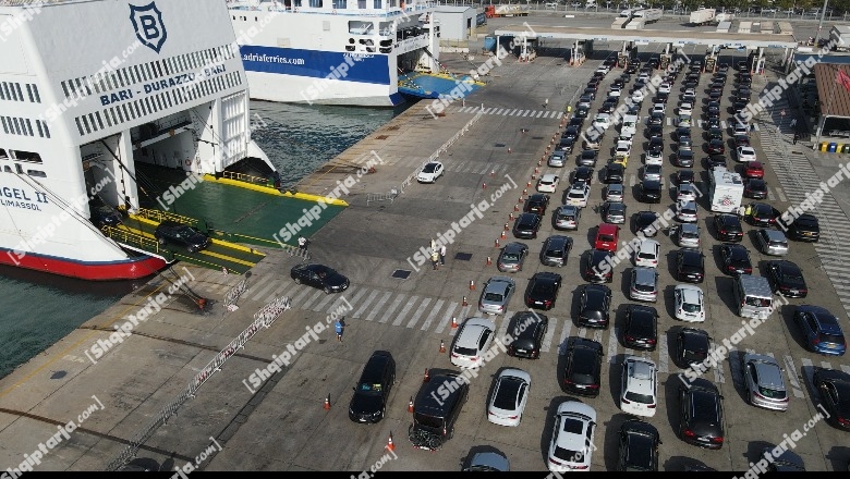 Fluks i emigrantëve, Durrës-Bari 4 tragetë në ditë, një traget dhe Durrës - Ankona! Kapiteni: Çdo ditë në port 7 mijë udhëtarë