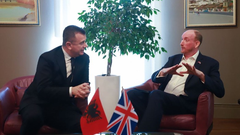 Ministri i Brendshëm takim me ambasadorin britanik: Bashkëpunim edhe më i ngushtë në luftën kundër krimit të organizuar dhe emigracionit ilegal