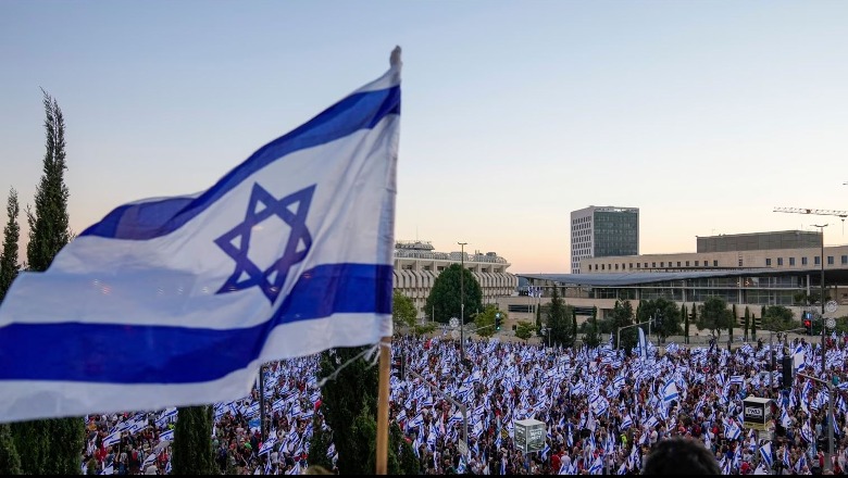 Mijëra marshojnë drejt Jeruzalemit kundër ligjit që prek sistemin gjyqësor në Izrael