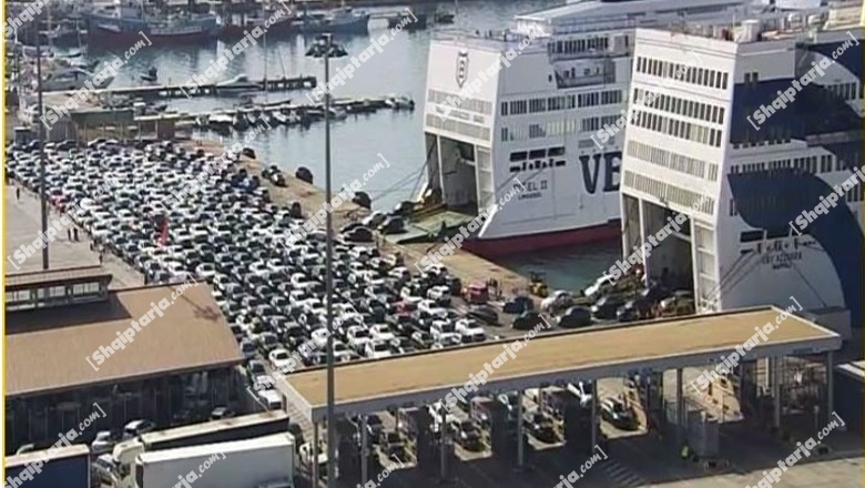 Fluks udhëtarësh në Portin e Durrësit, mbi 3200 qytetarë mbërritën vetëm paraditen e sotme 