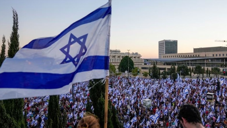 Në prag të votimit për reformën e debatuar gjyqësore, izraelitët bëjnë thirrje për unitet