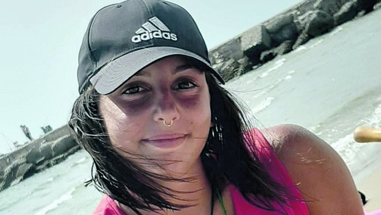 Itali/ Shpëtoi 5 persona në ditën e saj të parë të punës si vrojtuese plazhi, 19-vjeçarja pritet me duartrokitje në breg nga pushuesit