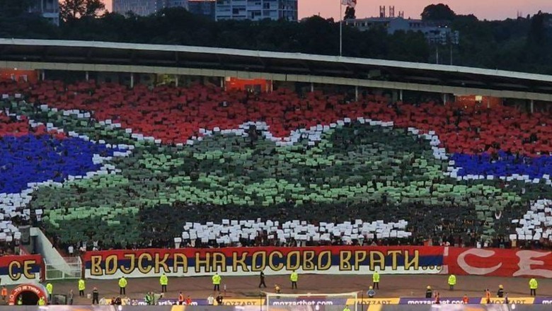 Tifozët e Crvena Zvezda shpalosën pankartën në stadium 'Kur ushtria kthehet në Kosovë!' Reagon ministri Çeku: Serbia mobilizon tifozëri për mesazhe lufte